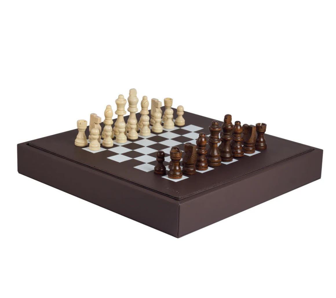 Vido, Walnut brown chess set.