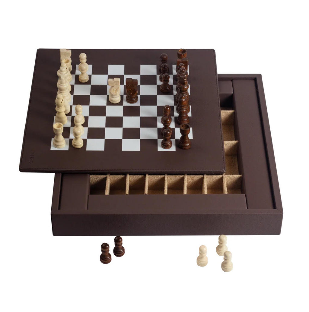 Vido, Walnut brown chess set.