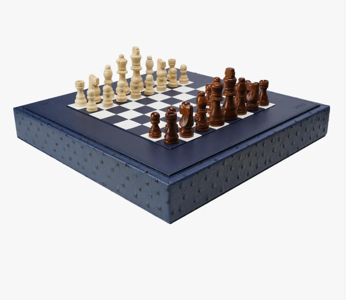 Vido, Navy blue chess set.