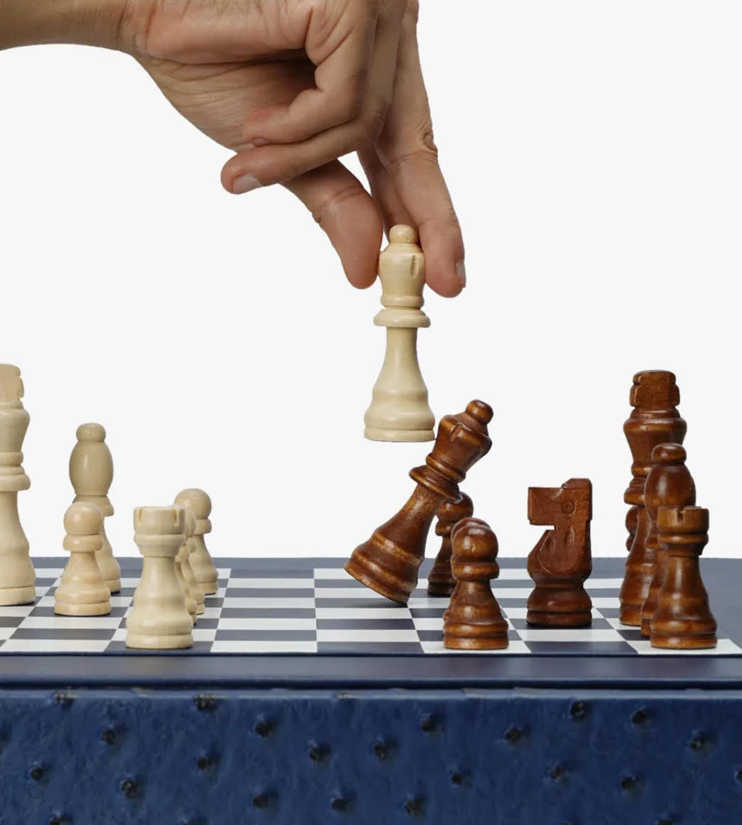 Vido, Navy blue chess set.