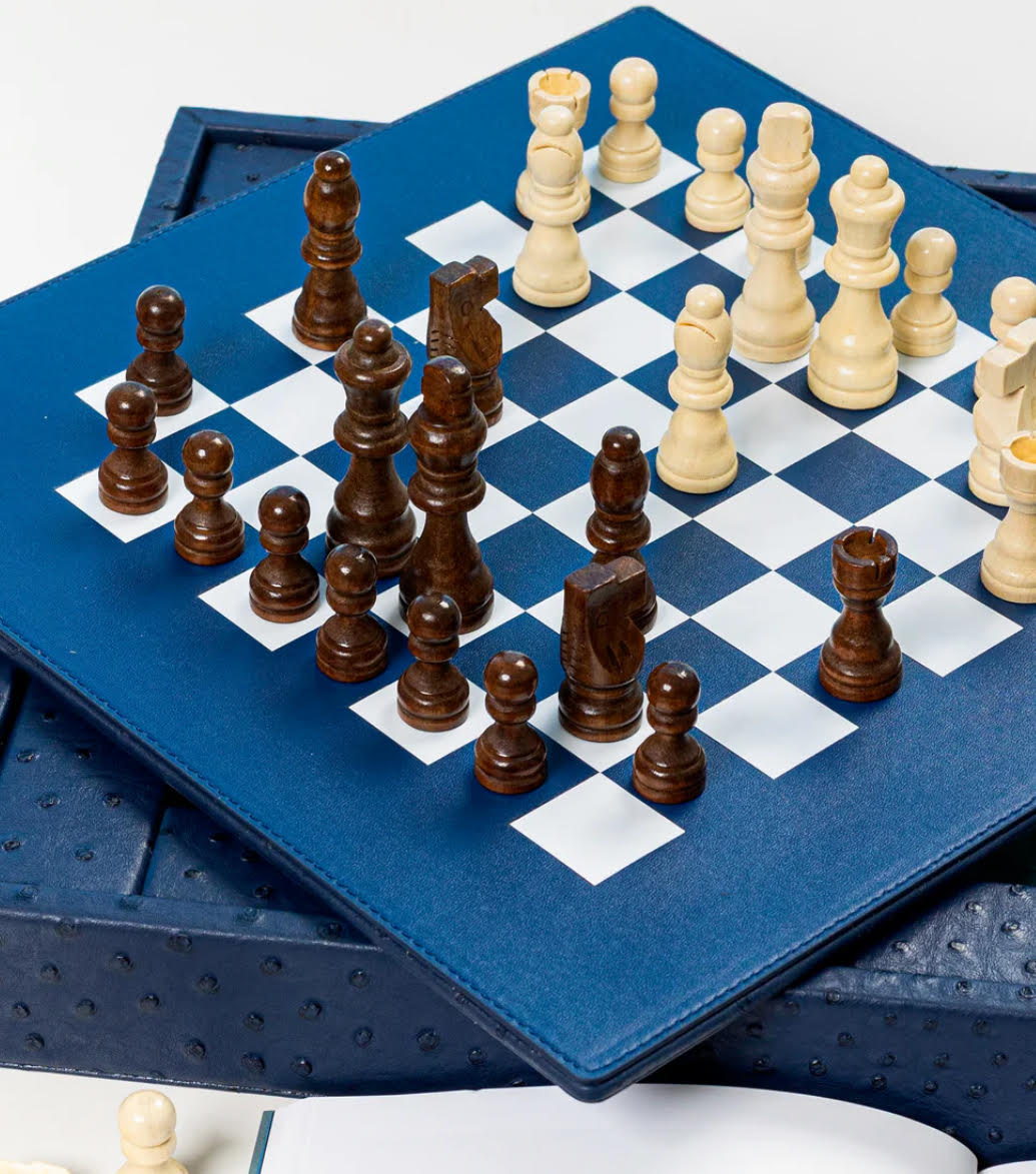 Vido, Navy blue chess set.